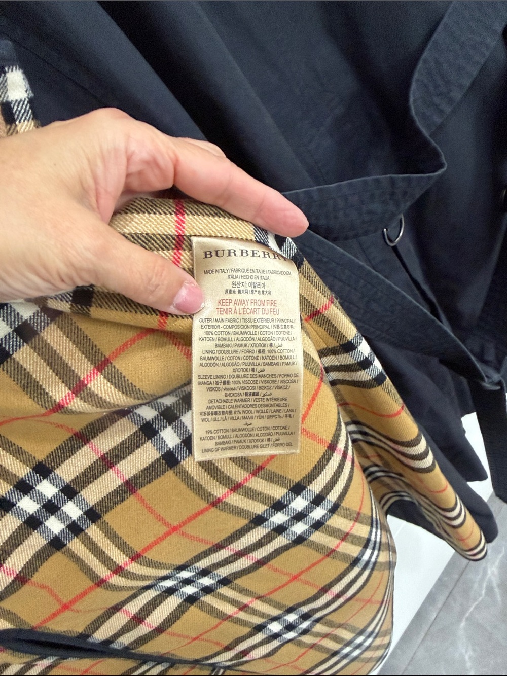 Burberry Black Trench Coat with Signature Beige Nova Check Lining - Picture 8 of 8